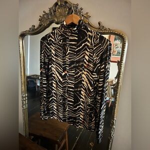 Marie Oliver Abstract Turtleneck